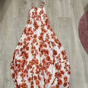 Free people flowy maxi dress. Size S. New condition. White with red floral